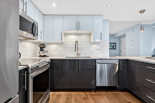 1904-13880 101 Avenue, Surrey, BC - Indoor Photo Showing Kitchen With Stainless Steel Kitchen With Upgraded Kitchen