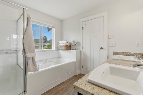 8256 Trondheim Drive, Delta, BC - Indoor Photo Showing Bathroom