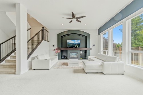 8256 Trondheim Drive, Delta, BC - Indoor Photo Showing Living Room
