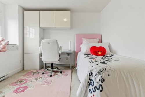 8256 Trondheim Drive, Delta, BC - Indoor Photo Showing Bedroom