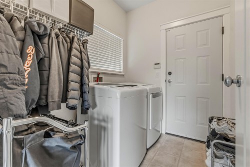 8256 Trondheim Drive, Delta, BC - Indoor Photo Showing Laundry Room