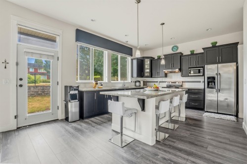 8256 Trondheim Drive, Delta, BC - Indoor Photo Showing Kitchen With Stainless Steel Kitchen With Upgraded Kitchen