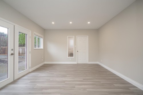 13015 Summerhill Crescent, Surrey, BC - Indoor Photo Showing Other Room