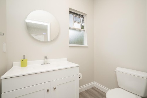 13015 Summerhill Crescent, Surrey, BC - Indoor Photo Showing Bathroom