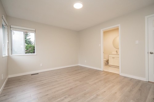 13015 Summerhill Crescent, Surrey, BC - Indoor Photo Showing Other Room