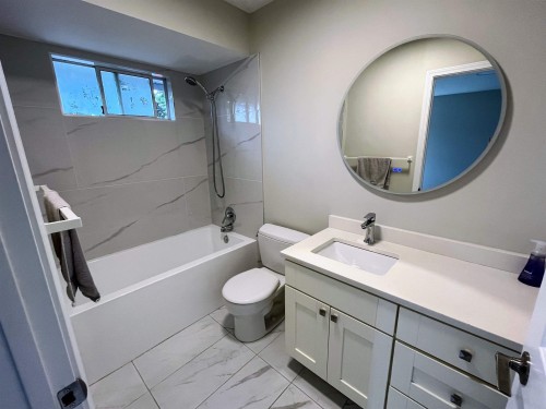 13015 Summerhill Crescent, Surrey, BC - Indoor Photo Showing Bathroom