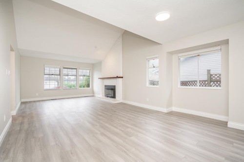 13015 Summerhill Crescent, Surrey, BC - Indoor Photo Showing Living Room With Fireplace