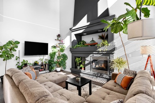 14974 59 Avenue, Surrey, BC - Indoor Photo Showing Living Room With Fireplace