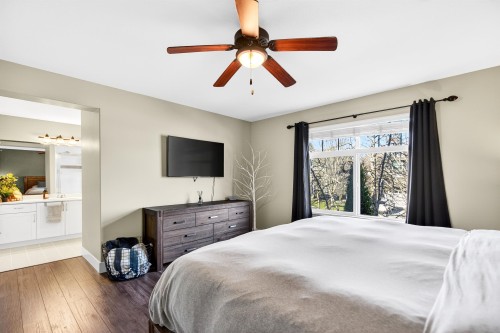 14974 59 Avenue, Surrey, BC - Indoor Photo Showing Bedroom
