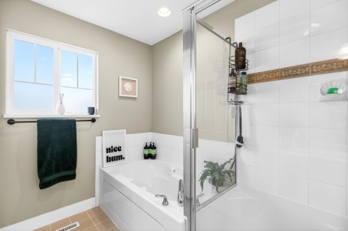 14974 59 Avenue, Surrey, BC - Indoor Photo Showing Bathroom