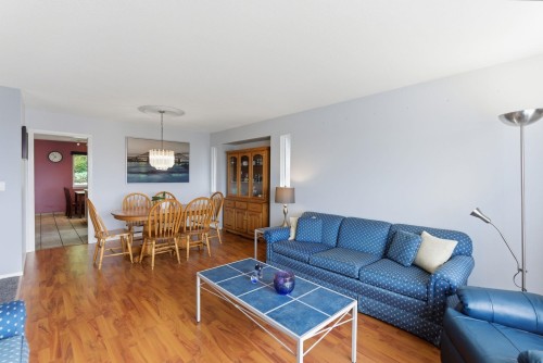 7935 Topper Drive, Mission, BC - Indoor Photo Showing Living Room