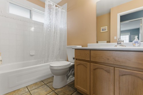 7935 Topper Drive, Mission, BC - Indoor Photo Showing Bathroom