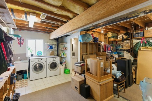 7935 Topper Drive, Mission, BC - Indoor Photo Showing Laundry Room
