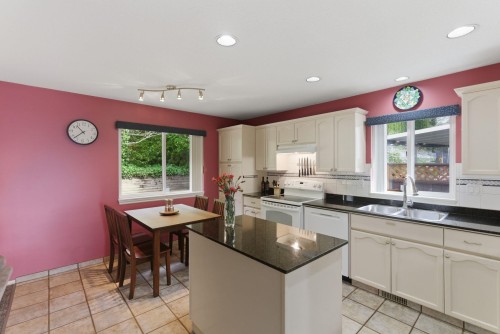 7935 Topper Drive, Mission, BC - Indoor Photo Showing Kitchen With Double Sink