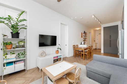 202-14968 101A Avenue, Surrey, BC - Indoor Photo Showing Living Room
