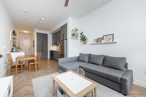 202-14968 101A Avenue, Surrey, BC - Indoor Photo Showing Living Room