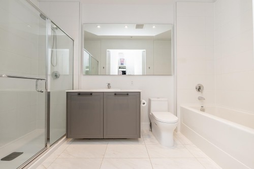 202-14968 101A Avenue, Surrey, BC - Indoor Photo Showing Bathroom