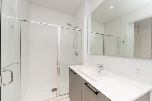 202-14968 101A Avenue, Surrey, BC - Indoor Photo Showing Bathroom