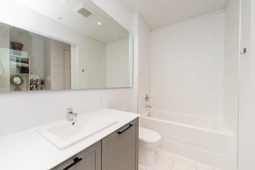 202-14968 101A Avenue, Surrey, BC - Indoor Photo Showing Bathroom