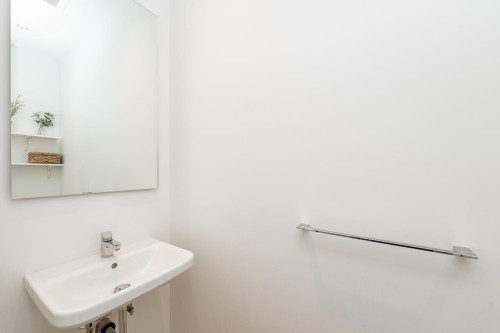 202-14968 101A Avenue, Surrey, BC - Indoor Photo Showing Bathroom