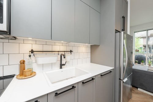 202-14968 101A Avenue, Surrey, BC - Indoor Photo Showing Kitchen