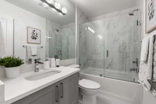 505-13978 Fraser Highway, Surrey, BC - Indoor Photo Showing Bathroom