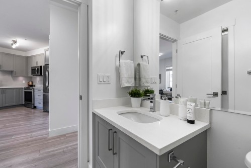 505-13978 Fraser Highway, Surrey, BC - Indoor Photo Showing Bathroom