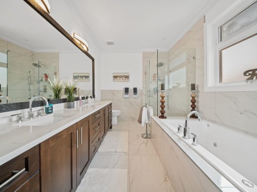 20574 71 Avenue, Langley, BC - Indoor Photo Showing Bathroom