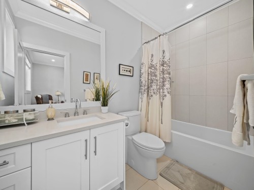 20574 71 Avenue, Langley, BC - Indoor Photo Showing Bathroom
