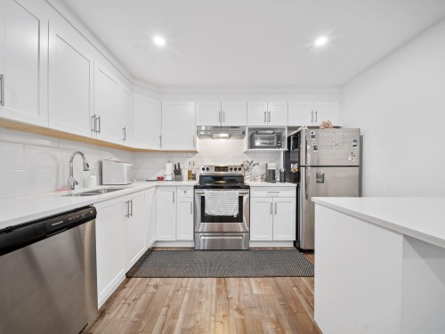 20574 71 Avenue, Langley, BC - Indoor Photo Showing Kitchen