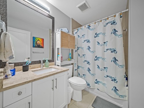 20574 71 Avenue, Langley, BC - Indoor Photo Showing Bathroom