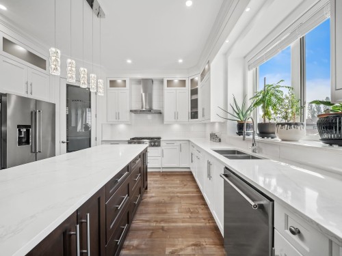 20574 71 Avenue, Langley, BC - Indoor Photo Showing Kitchen With Double Sink With Upgraded Kitchen