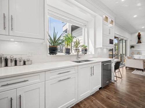 20574 71 Avenue, Langley, BC - Indoor Photo Showing Kitchen With Double Sink