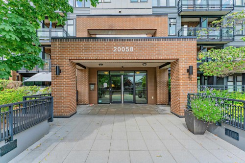301-20058 Fraser Highway, Langley, BC 