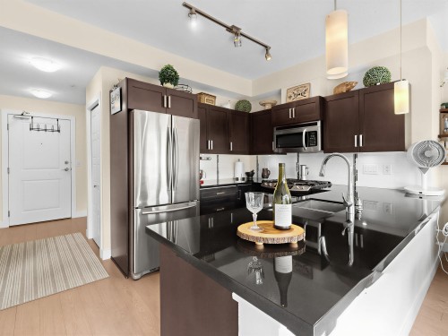 301-20058 Fraser Highway, Langley, BC 