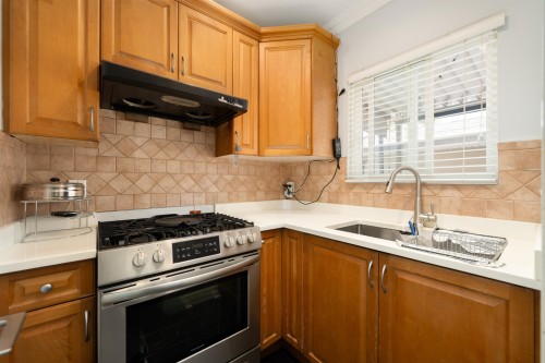 14977 69 Avenue, Surrey, BC - Indoor Photo Showing Kitchen