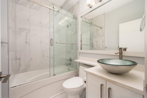 14977 69 Avenue, Surrey, BC - Indoor Photo Showing Bathroom