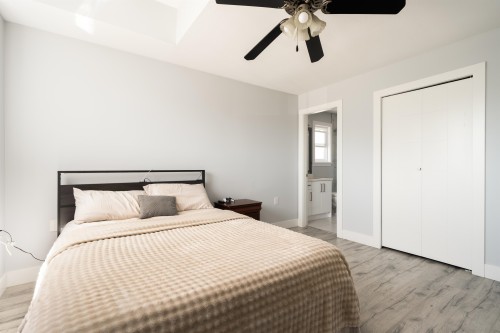 14977 69 Avenue, Surrey, BC - Indoor Photo Showing Bedroom