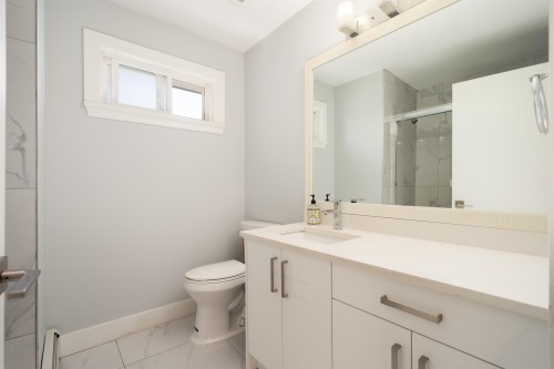 14977 69 Avenue, Surrey, BC - Indoor Photo Showing Bathroom