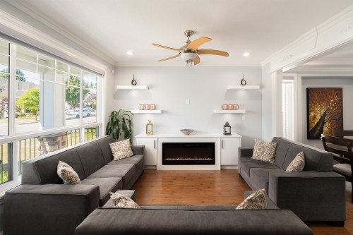 14977 69 Avenue, Surrey, BC - Indoor Photo Showing Living Room With Fireplace