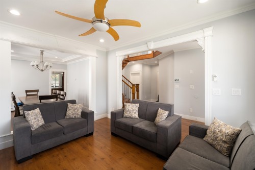 14977 69 Avenue, Surrey, BC - Indoor Photo Showing Living Room