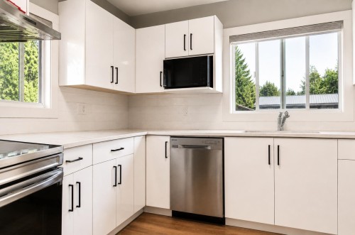 32549 Beaver Drive, Mission, BC - Indoor Photo Showing Kitchen