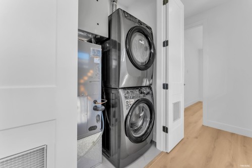 8219 111B Street, Delta, BC - Indoor Photo Showing Laundry Room