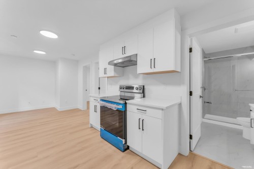 8219 111B Street, Delta, BC - Indoor Photo Showing Kitchen