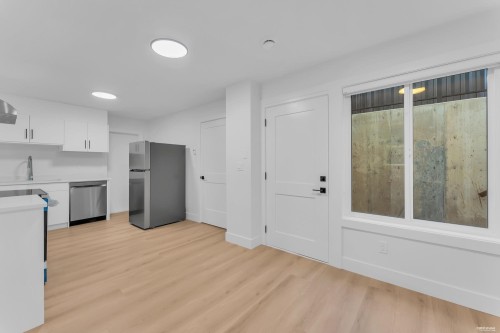 8219 111B Street, Delta, BC - Indoor Photo Showing Kitchen