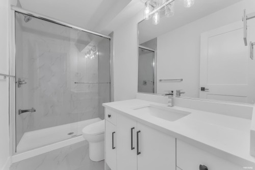 8219 111B Street, Delta, BC - Indoor Photo Showing Bathroom