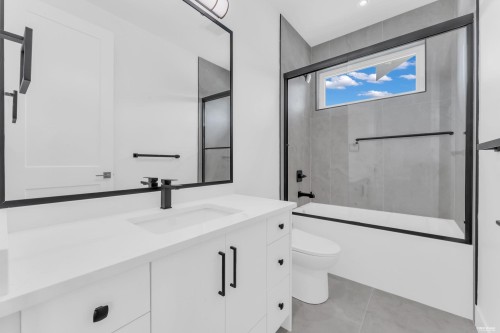8219 111B Street, Delta, BC - Indoor Photo Showing Bathroom