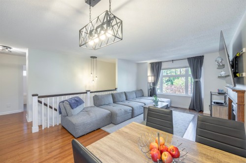 20978 92 Avenue, Langley, BC - Indoor Photo Showing Living Room