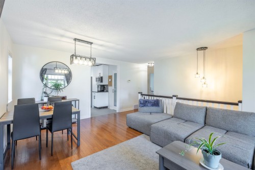 20978 92 Avenue, Langley, BC - Indoor Photo Showing Living Room