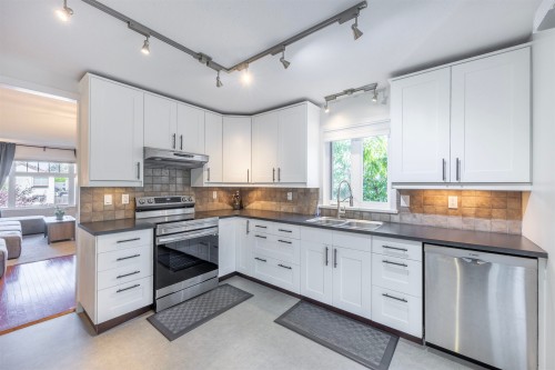 20978 92 Avenue, Langley, BC - Indoor Photo Showing Kitchen With Double Sink